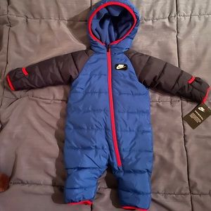 Nike snowsuit  size 6 months